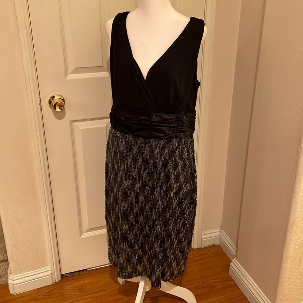 Plus size womens dress size 16 black with sequins​​​​​​​​​ - Picture 2 of 7